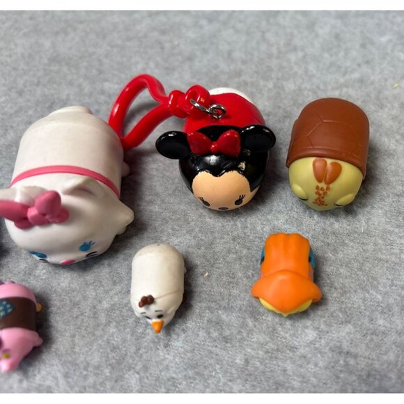 Disney Tsum Tsum Mini Figurines Lot Featuring Eeyore Minnie Olaf & More with Key - Picture 3 of 8